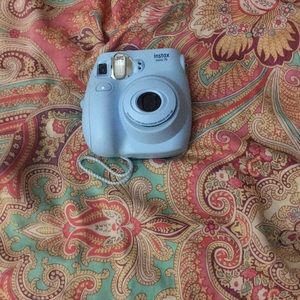 Polaroid is tax 7s very good shape